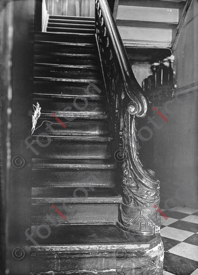 Treppe Kasernenstraße 22 | Stairway Kasernenstreet 22 - Foto foticon-kleesattel-sw-003.jpg | foticon.de - Bilddatenbank für Motive aus Geschichte und Kultur