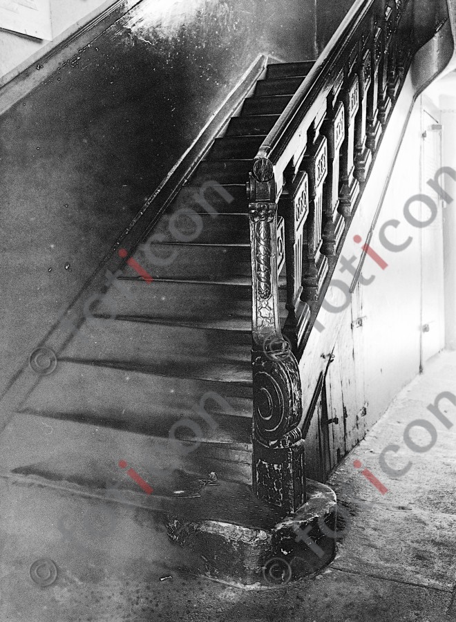 Treppe Ritterstraße 11 | Stairway Ritterstreet 11 - Foto foticon-kleesattel-sw-005.jpg | foticon.de - Bilddatenbank für Motive aus Geschichte und Kultur